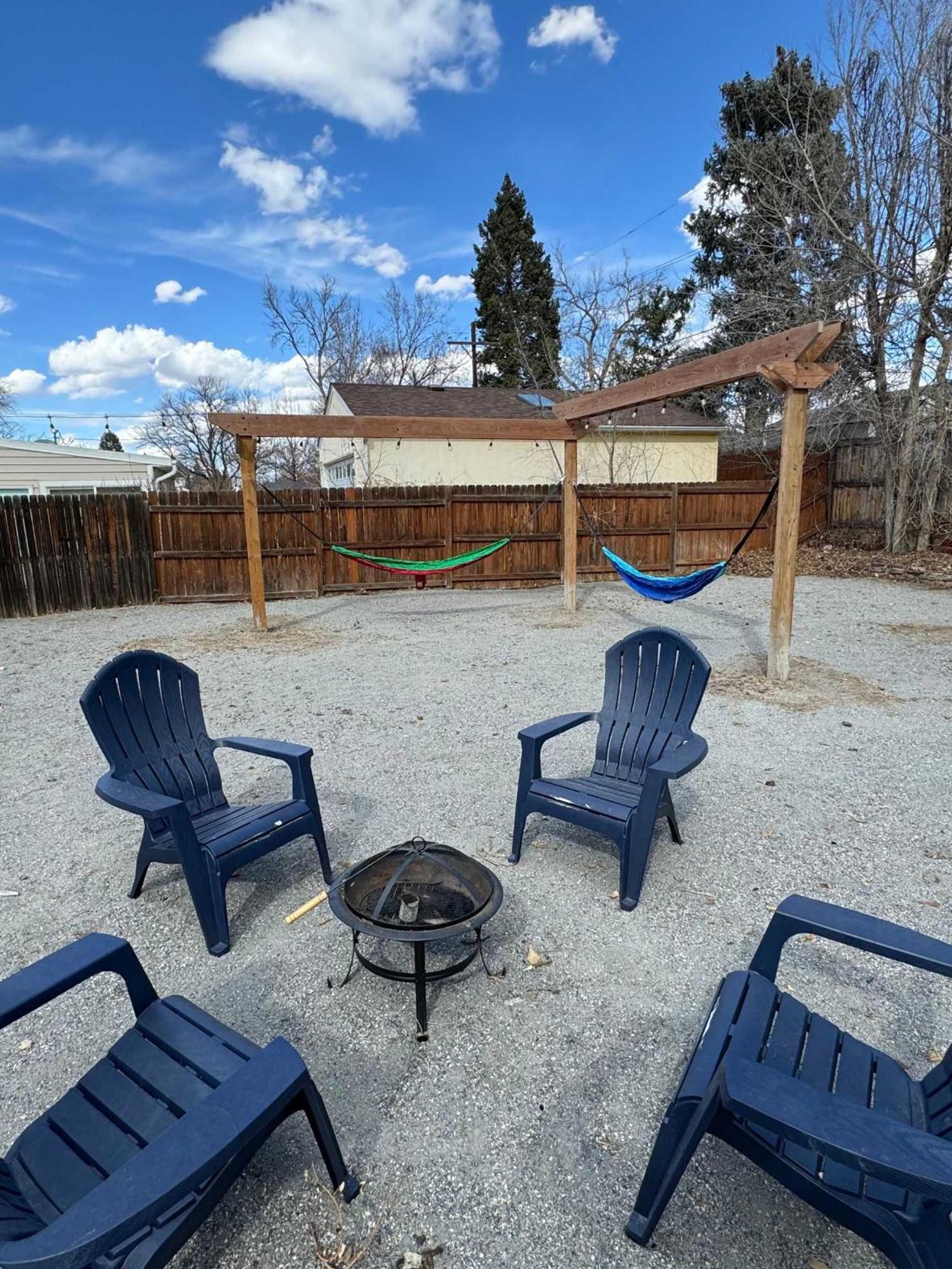 Peaceful Retreat In Quite Neighborhood